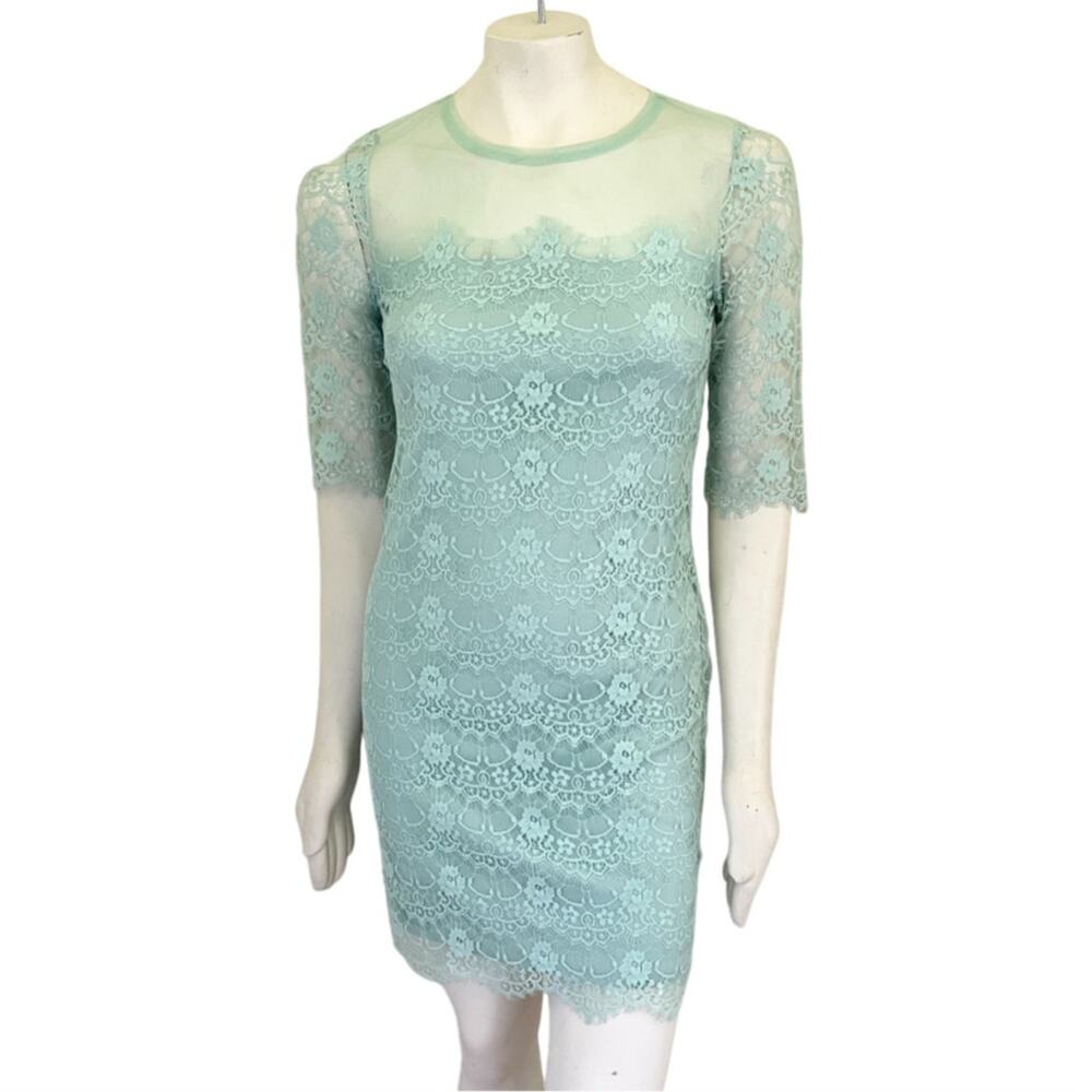 BCBG PARIS Illusion Neck Eyelash Trim Lace Formal Dress in Sea foam green  SZ 2